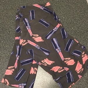 EUC Lipstick Lularoe Leggings Size TC!